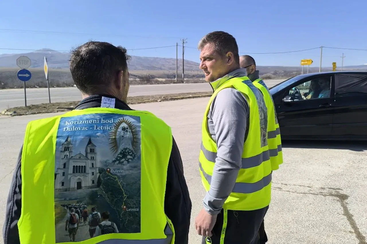 Daleko je Letnica: Hodočasnici preko Tomislavgrada na putu ka Kosovu