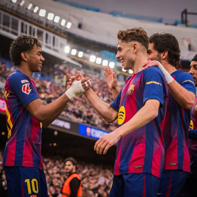 Tri gola Yamala za uvjerljivu pobjedu Barce u derbiju kola