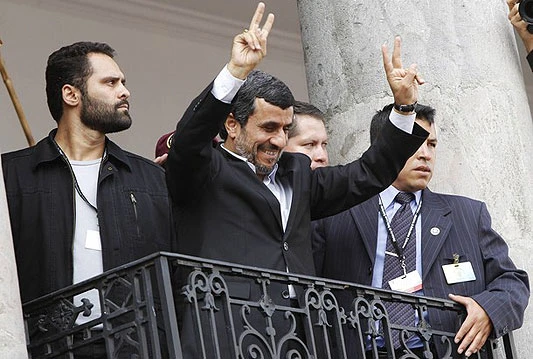 Ahmadinejad je živ