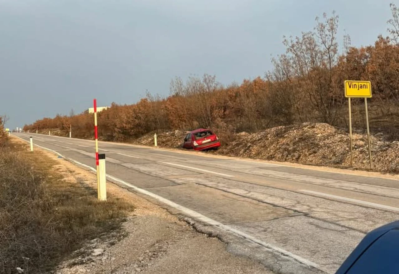 Automobil sletio s ceste kod Posušja