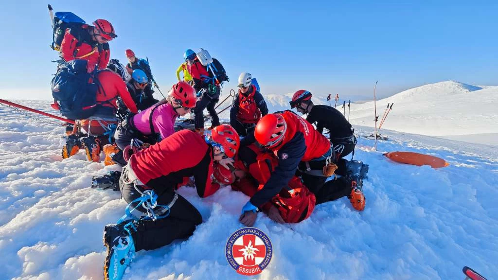 GSS-ovci uvježbavali tehnike spašavanja u zimskim uvjetima