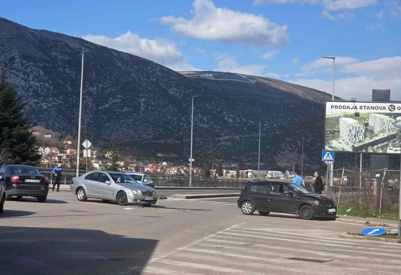 Jedna osoba ozlijeđena u prometnoj nesreći na Studentskom mostu