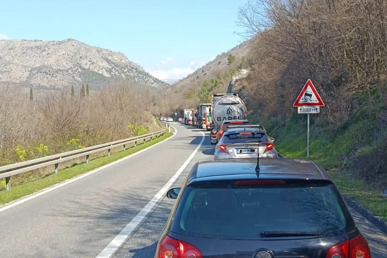 Ozlijeđena osoba, tri prometne nesreće i  gužve u Mostaru