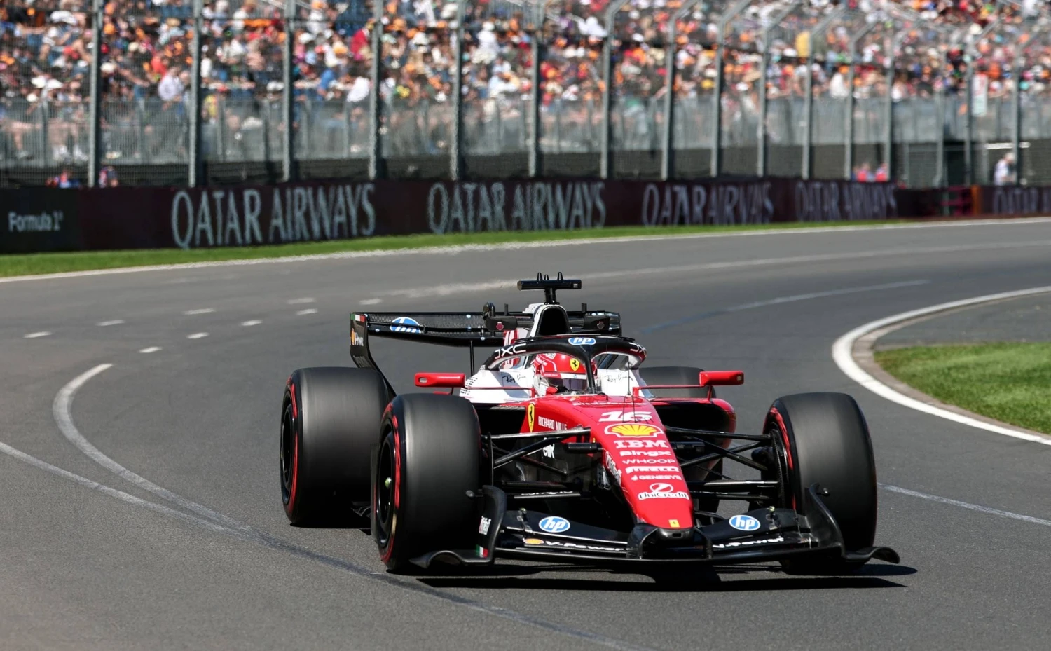 Charles Leclerc najbrži na prvom treningu, Hamilton drugi
