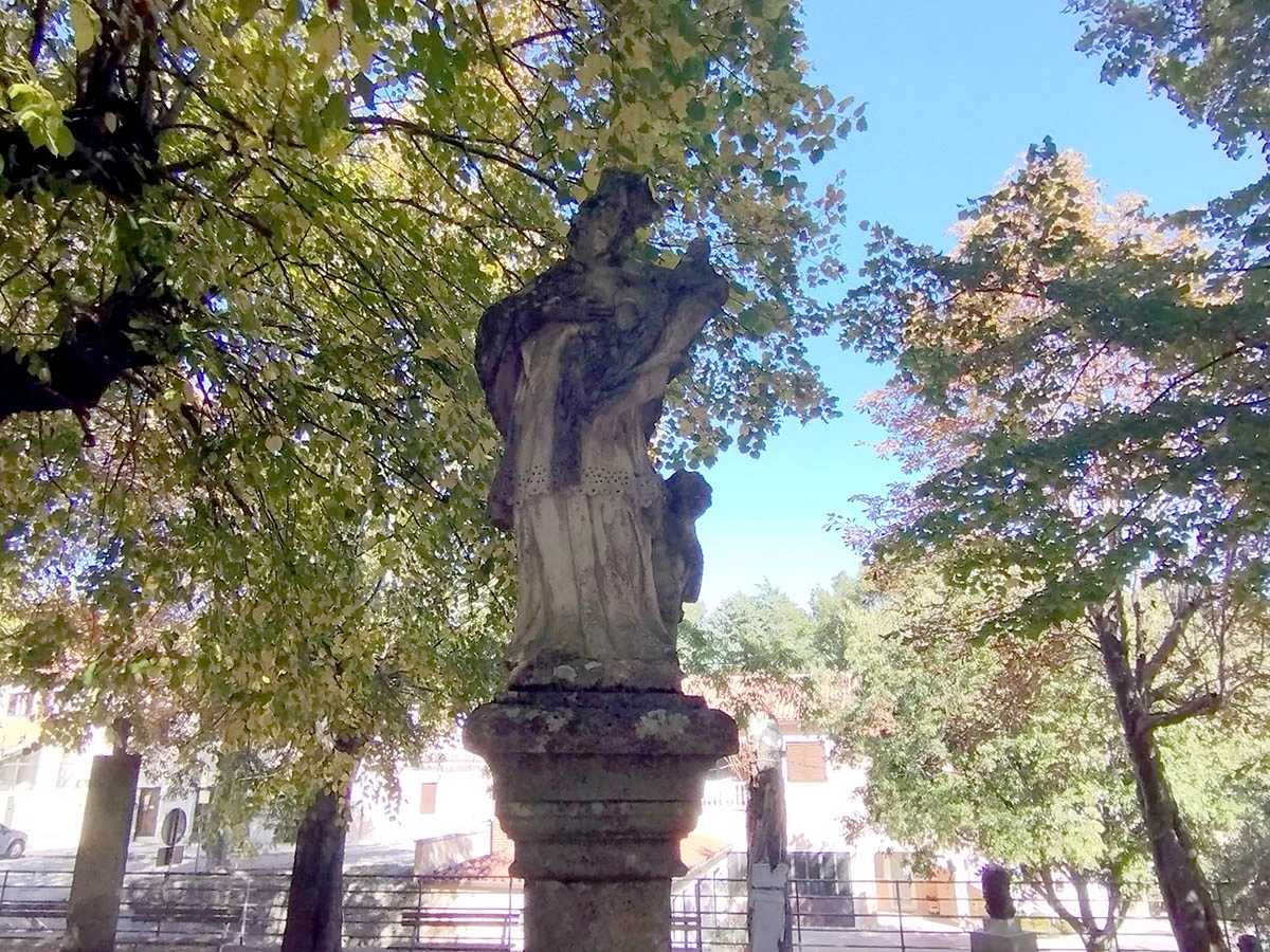 Pićan: Biskupi ''od lješnjaka'', trnoplesari