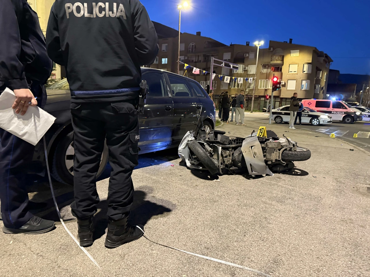 Jedna osoba ozlijeđena u sudaru motocikla i automobila u Mostaru