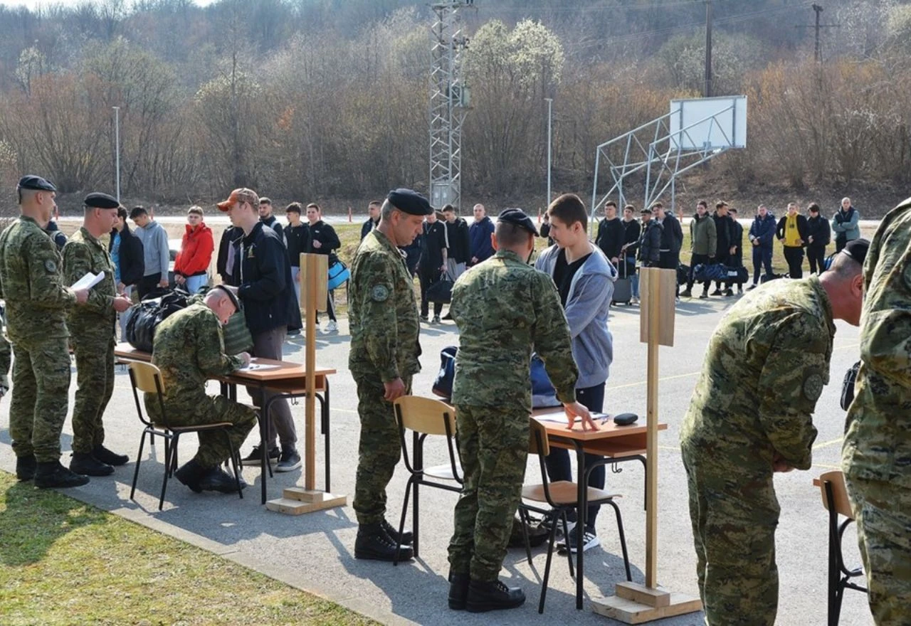 Prvih 800 ročnika stiglo na vojnu obuku u Hrvatskoj