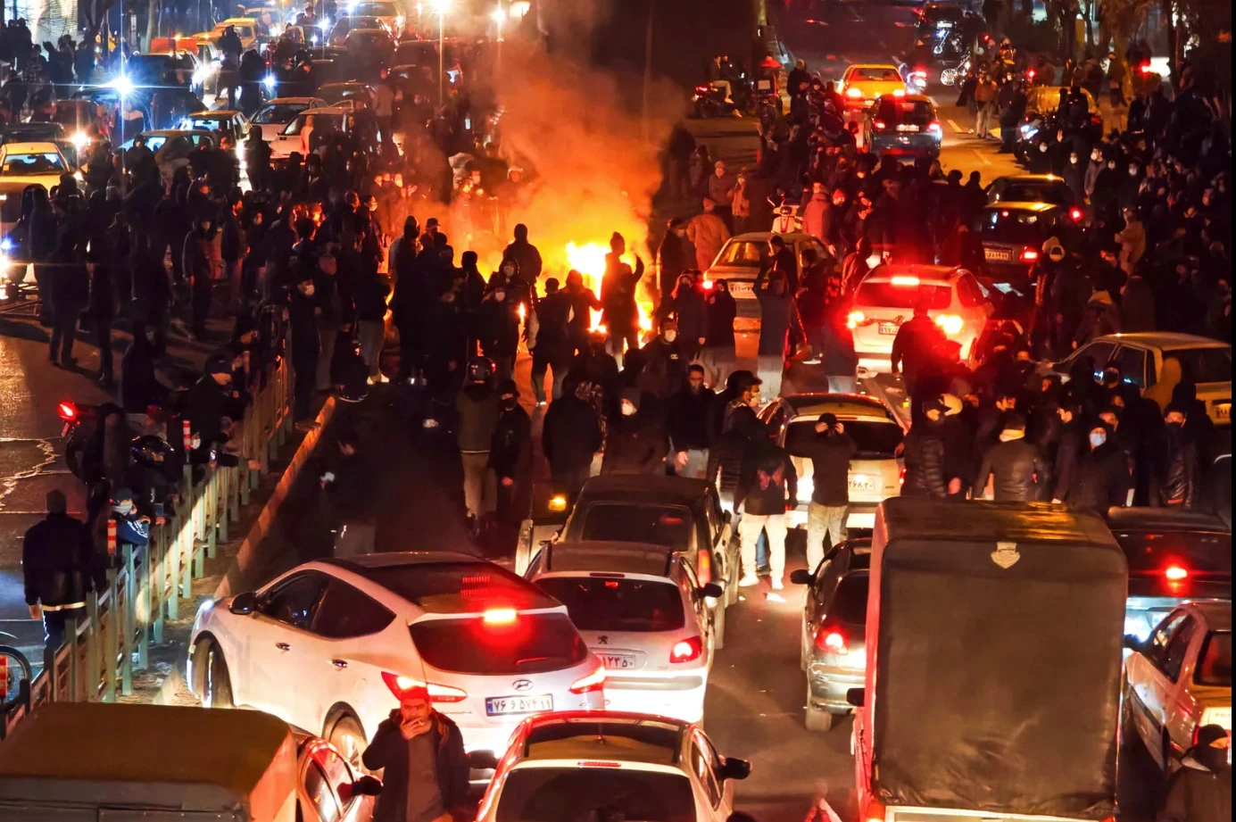 Iran upozorio prosvjednike protiv režima: Prst je na okidaču
