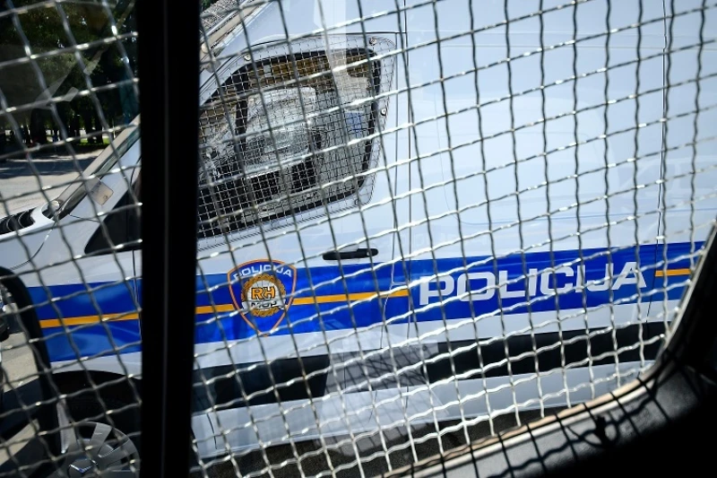 Muškarac osumnjičen za ubojstvo majke i bake napao interventne policajce
