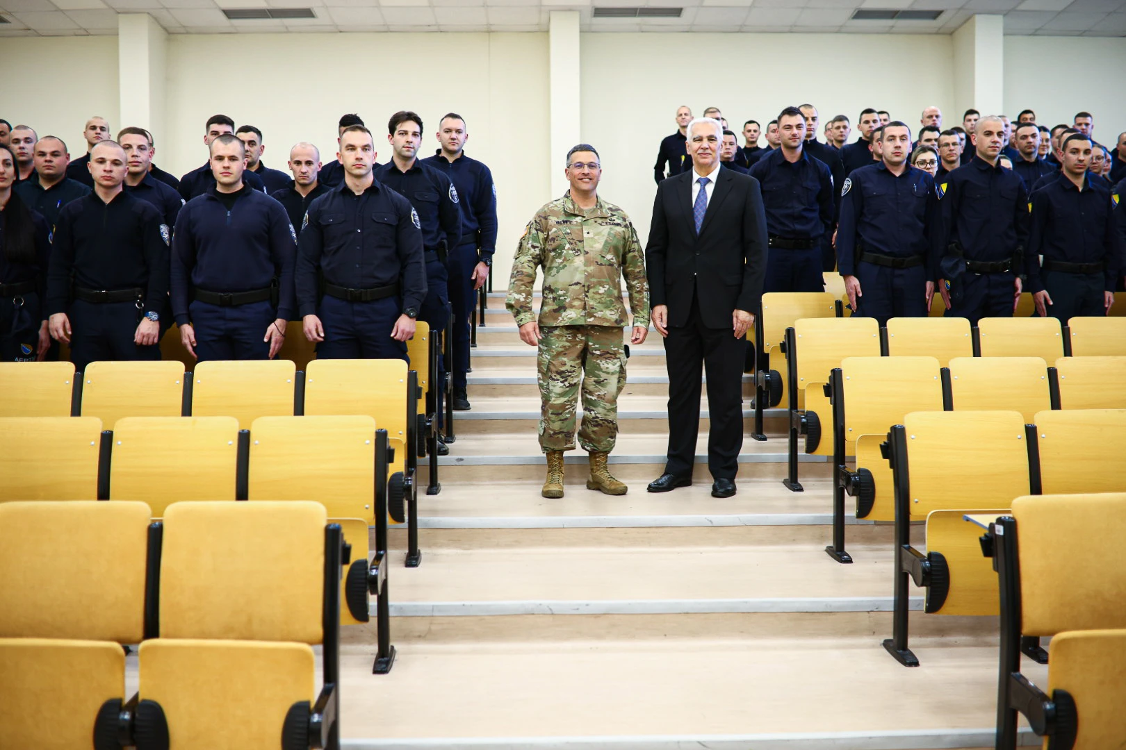 FOTO | General Valas u posjetu Mostaru: "BiH može računati na potporu NATO-a"