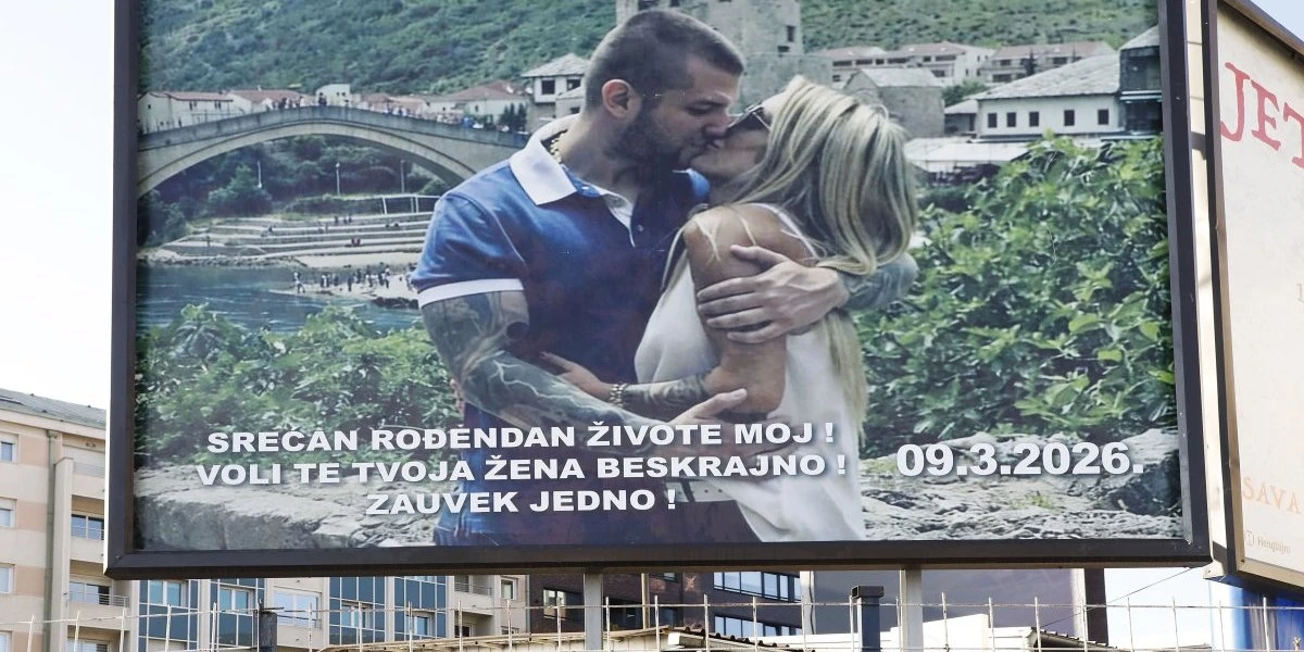 'Mostarski' billboard za Marka Miljkovića kod Specijalnog suda u Beogradu pokrenuo rasprave u javnosti
