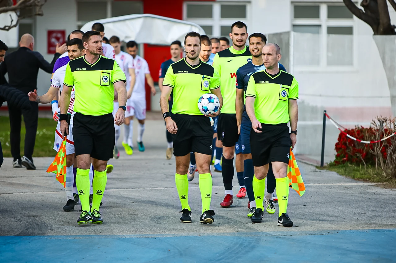Musić sudi Zrinjskom, Gedžić dijeli pravdu Veležu