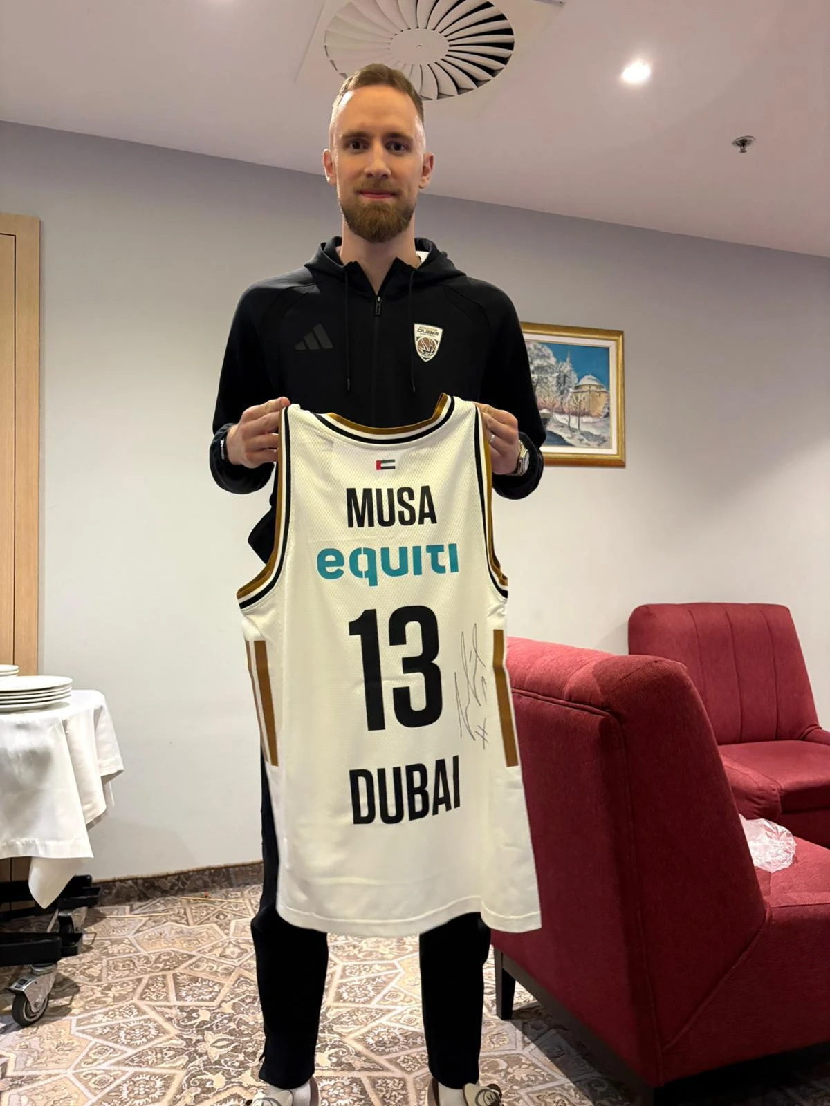 Potpisani dres Džanana Muse na dražbi