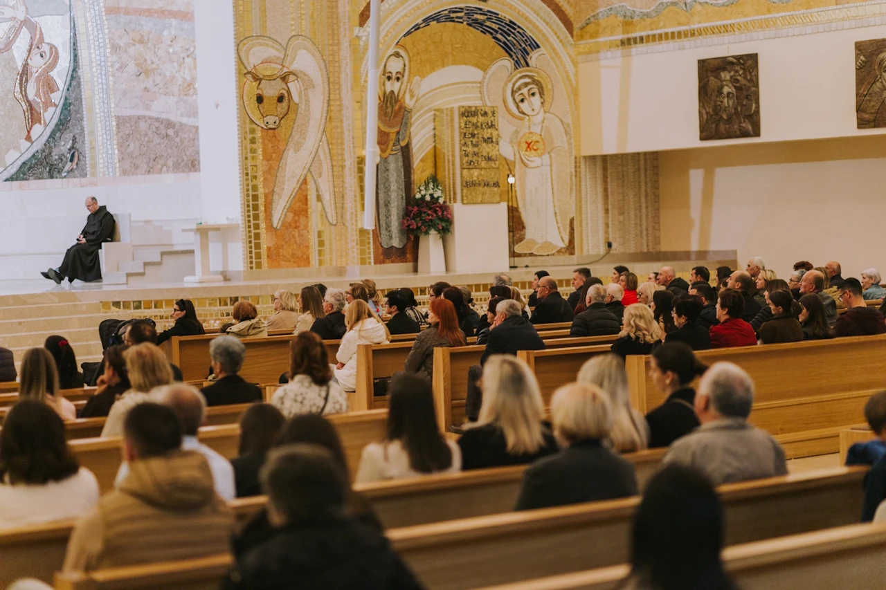 Tribina "Obitelj u izazovima današnjeg vremena"