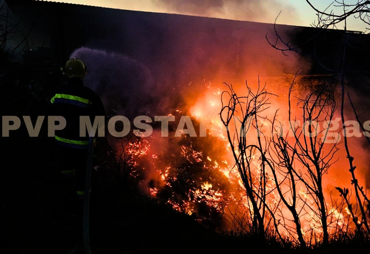 FOTO | Kod Mostara ponovo gorjela deponija