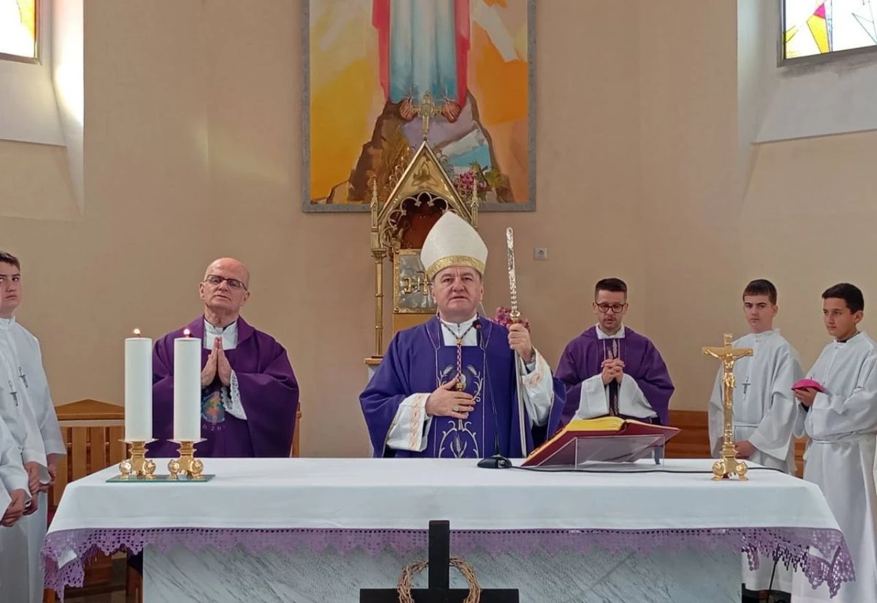 Biskup Palić u Bijelom Polju predvodio misu i održao predavanje za bračne parove