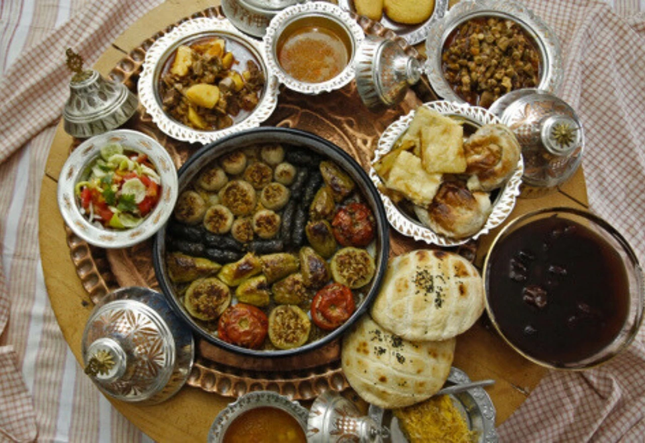 Jela bez kojih ramazan teško prolazi: Što se najčešće nalazi na iftarskoj trpezi?