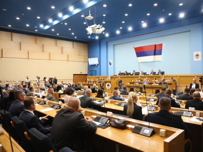 Narodna skupština RS jednoglasno usvojila rezoluciju, najavljene kazne i uklanjanje simbola NDH