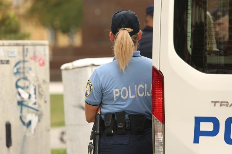 Marokanac prebio policajku, ne ide u zatvor