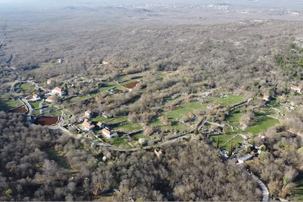 VIDEO | U širokobriješkom selu nekada se živjelo u 83 kuće, danas samo u tri domaćinstva