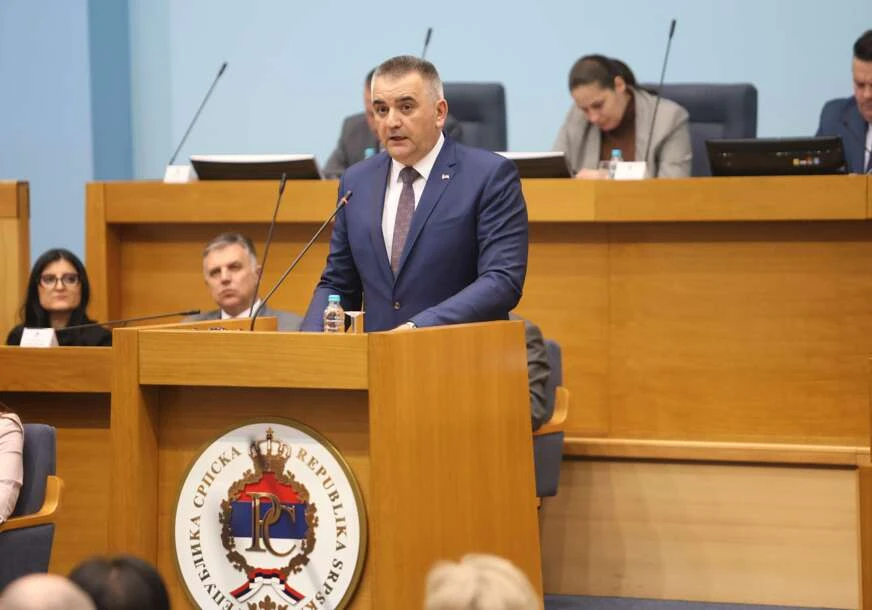 Premijer RS-a pojasnio kumstvo s obitelji Dodik