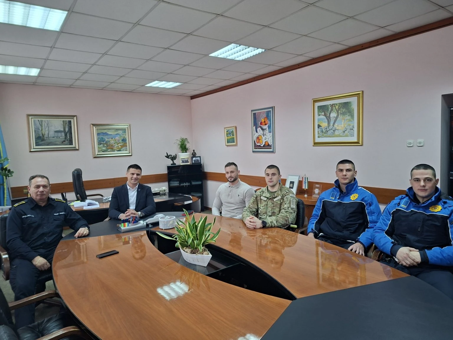 Policajci MUP-a HNŽ osvojili medalje u Osijeku, primio ih ministar