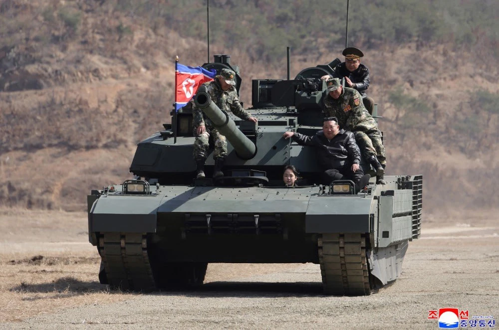 Sjeverna Koreja predstavila najnapredniji tenk na svijetu: Isprobala ga djevojčica