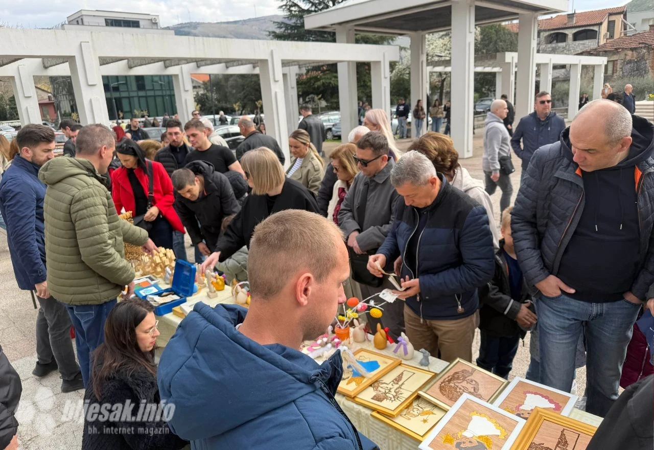 Centar Nazaret i Dom Betanija nakon mise u mostarskoj katedrali izložili rukotvorine