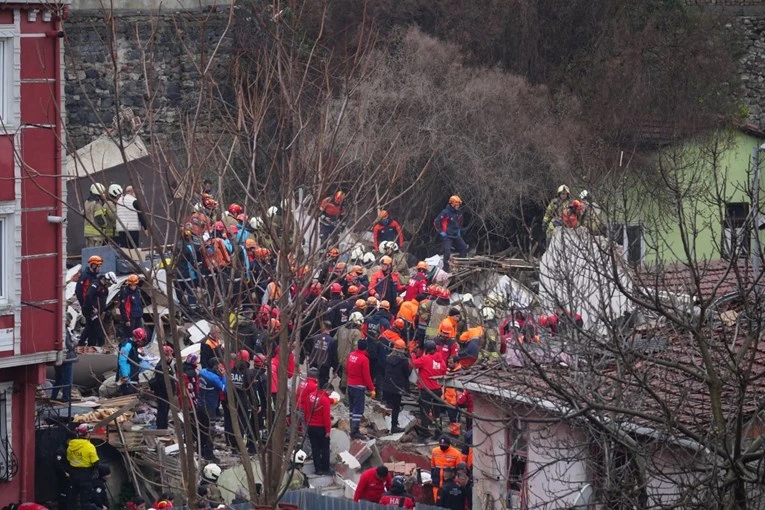 U Istanbulu se urušile dvije zgrade, sumnja se na eksploziju plina