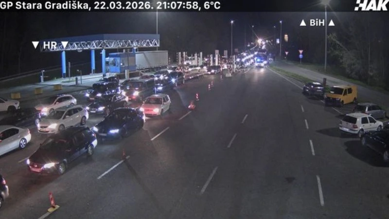 Gužve na graničnim prijelazima ne jenjavaju: Putnici u Gradišci čekali i do pet sati