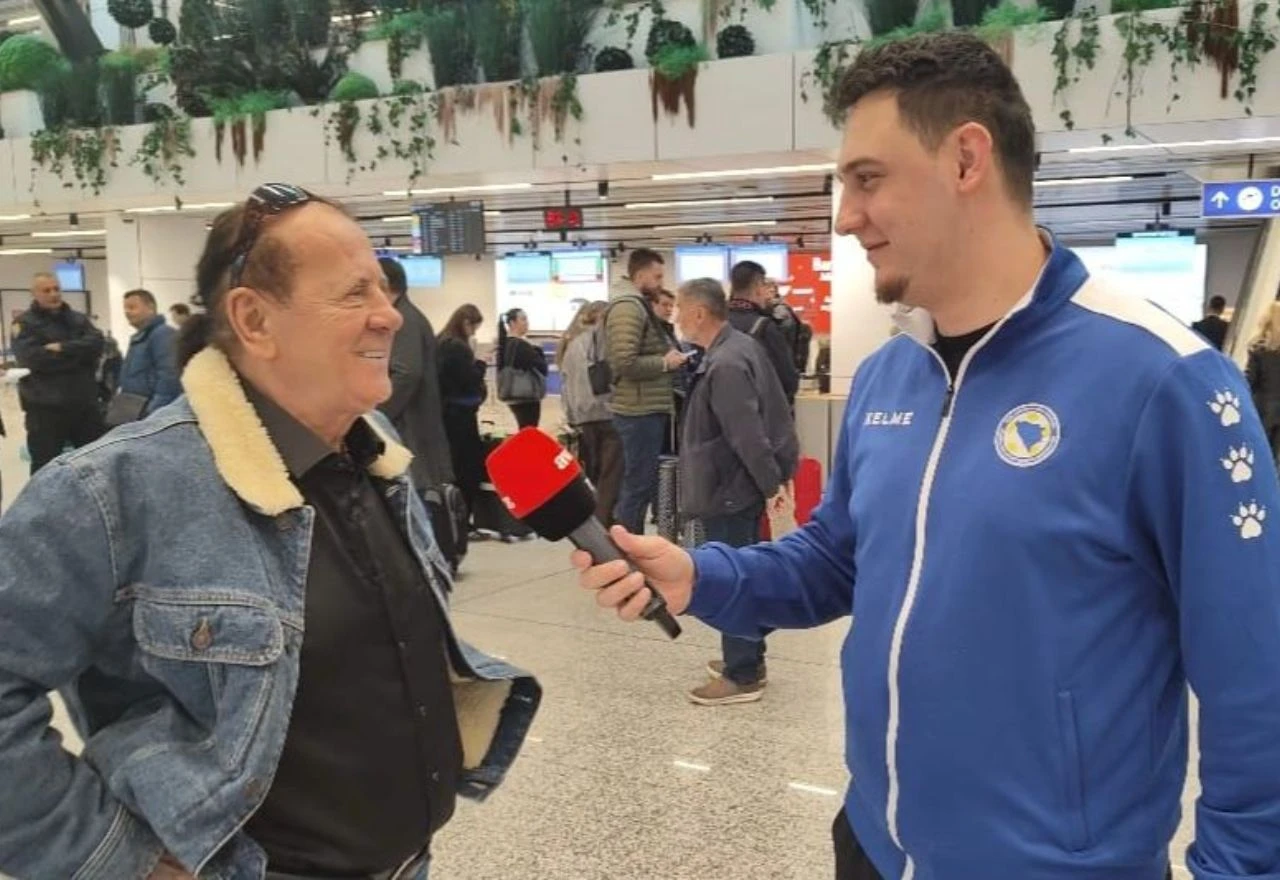VIDEO | Navijači BiH krenuli u Wales, Sejo Brajlović u koferu ponio pečeno jare