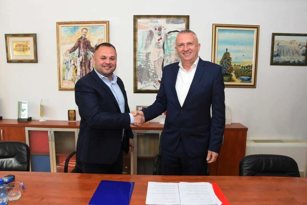 Potpisani ugovori za izgradnju prometnice u Bijakovićima i nastavak ceste Bijakovići – Vionica
