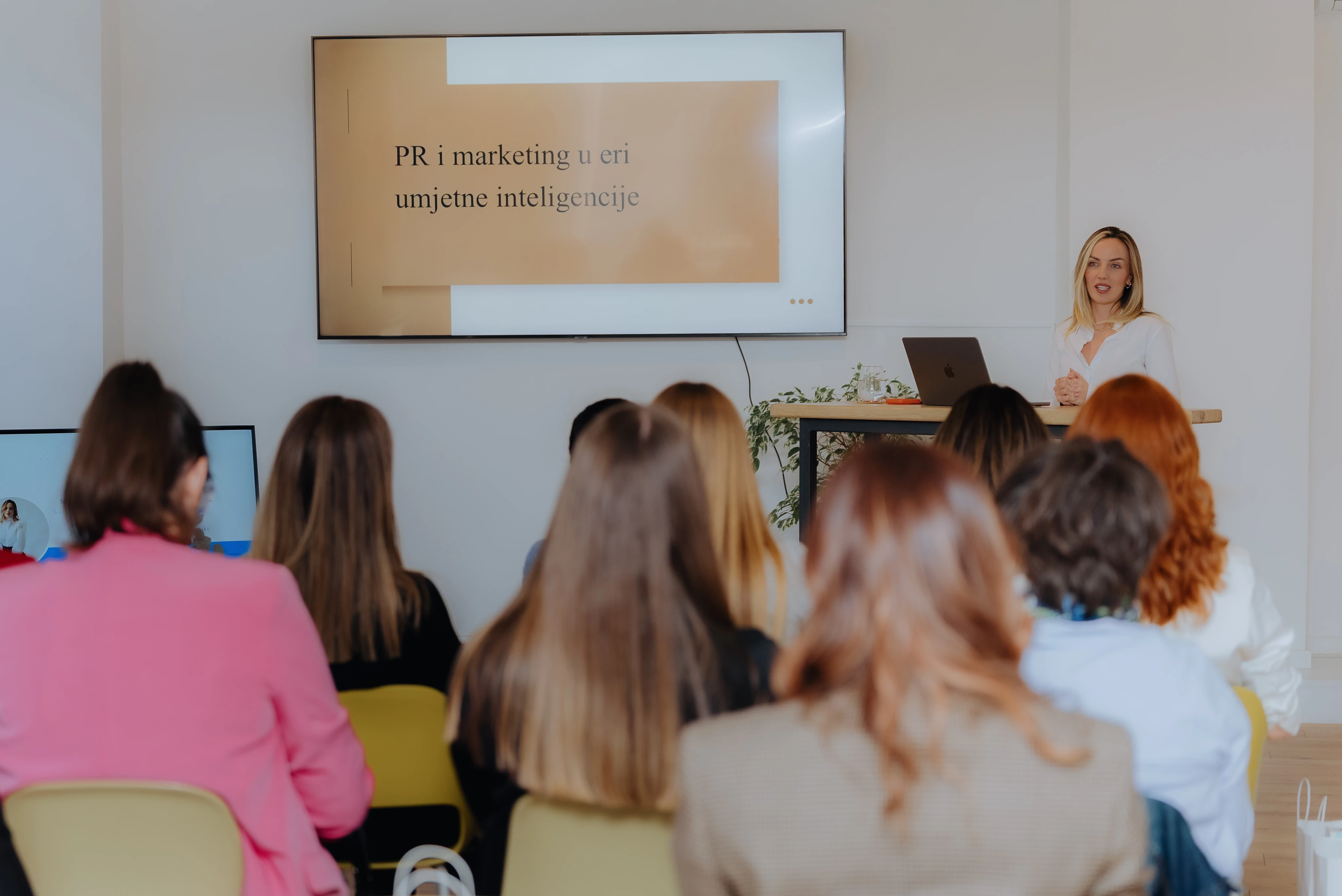 WomanCom u suradnji s Ajlom Karajko: Marketing Upgrade – AI Edition