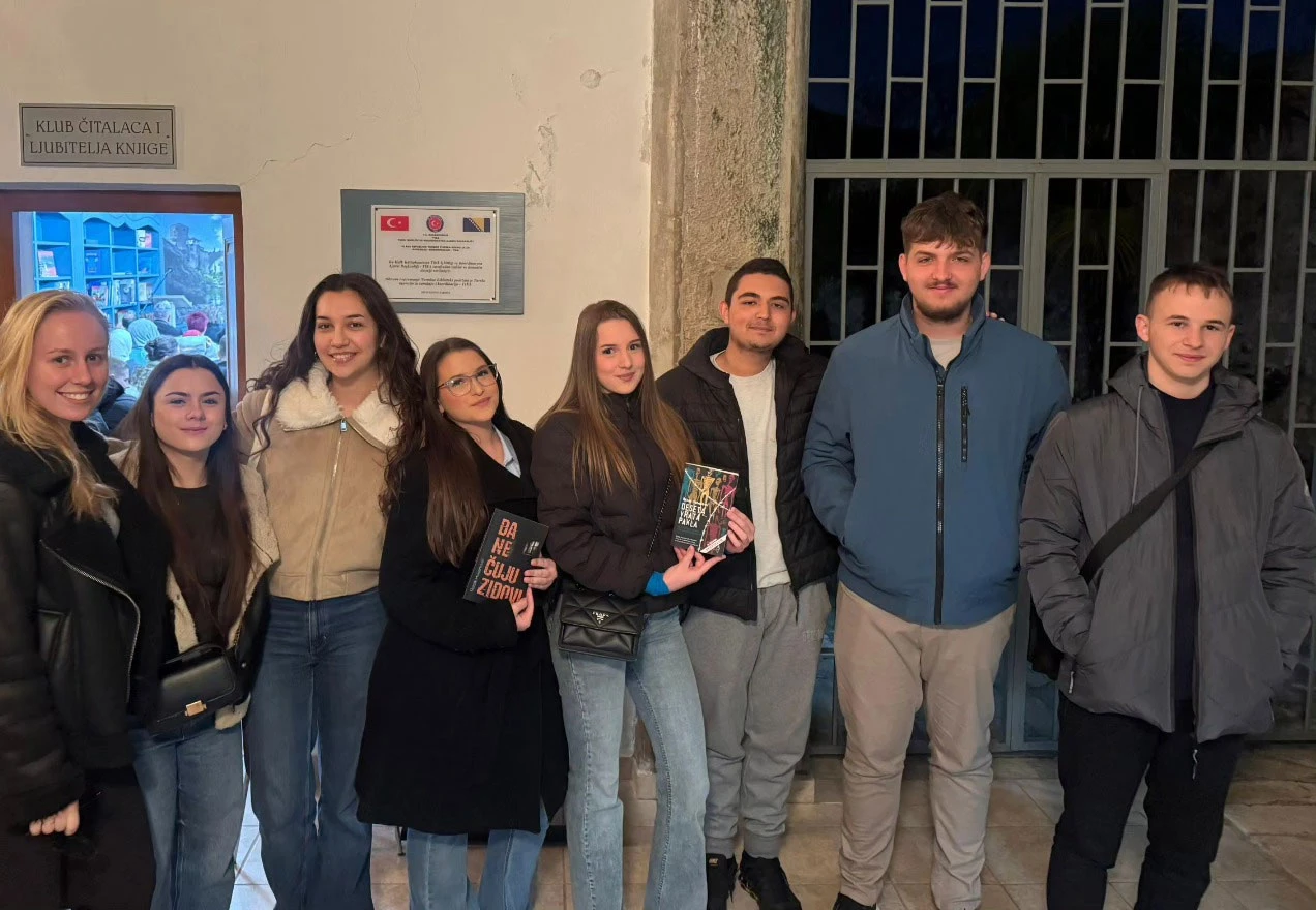 Učenici Srednje građevinske škole Mostar na promociji knjige Rezaka Hukanovića