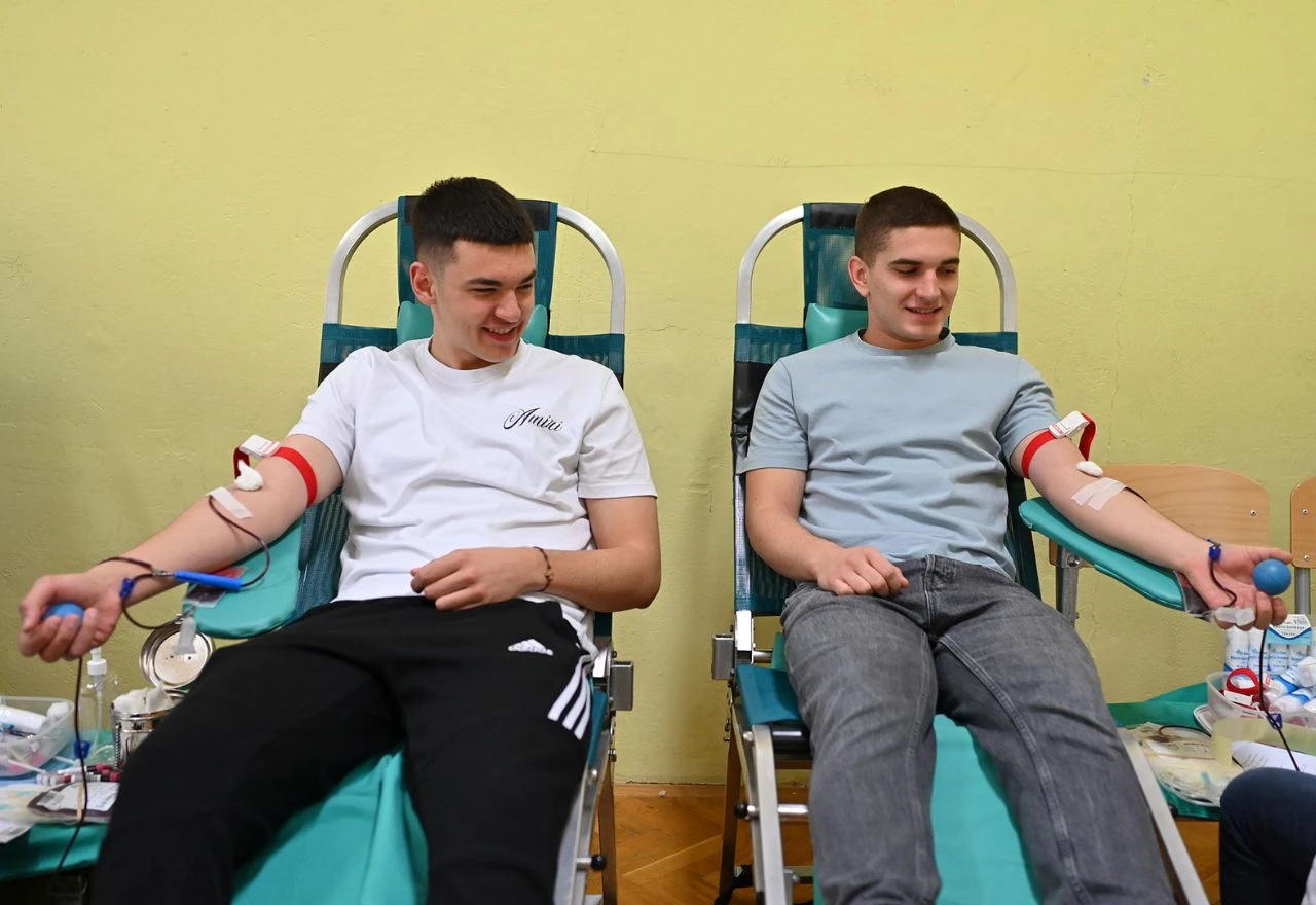 FOTO | Učenici i djelatnici srednje škole u Grudama darovali 30 doza krvi
