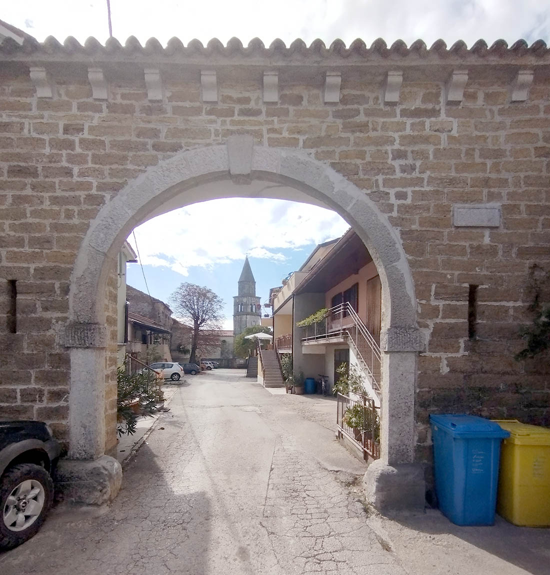Vela vrata u Gologorici