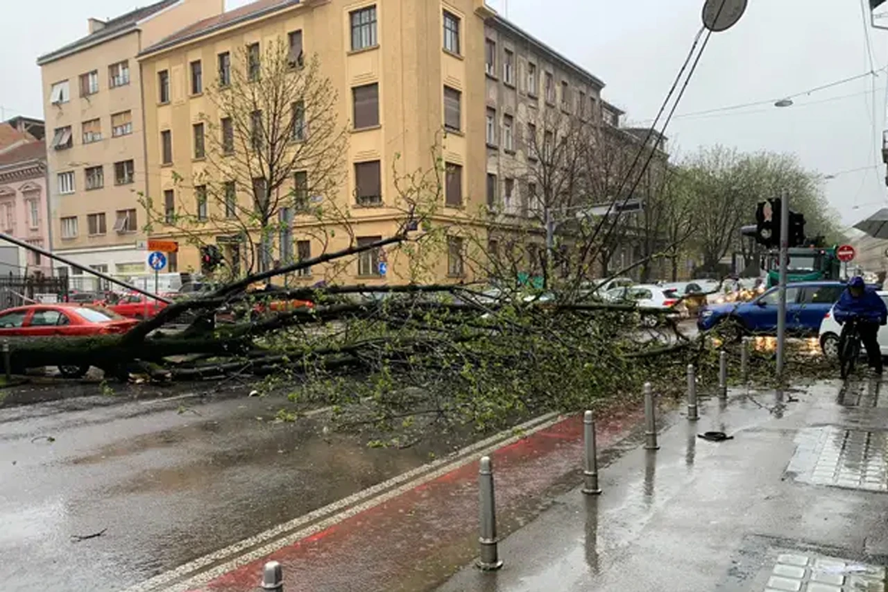 Olujni dan: Samo u Zagrebu oštećeno 39 vrtića, 27 osnovnih i 16 srednjih škola