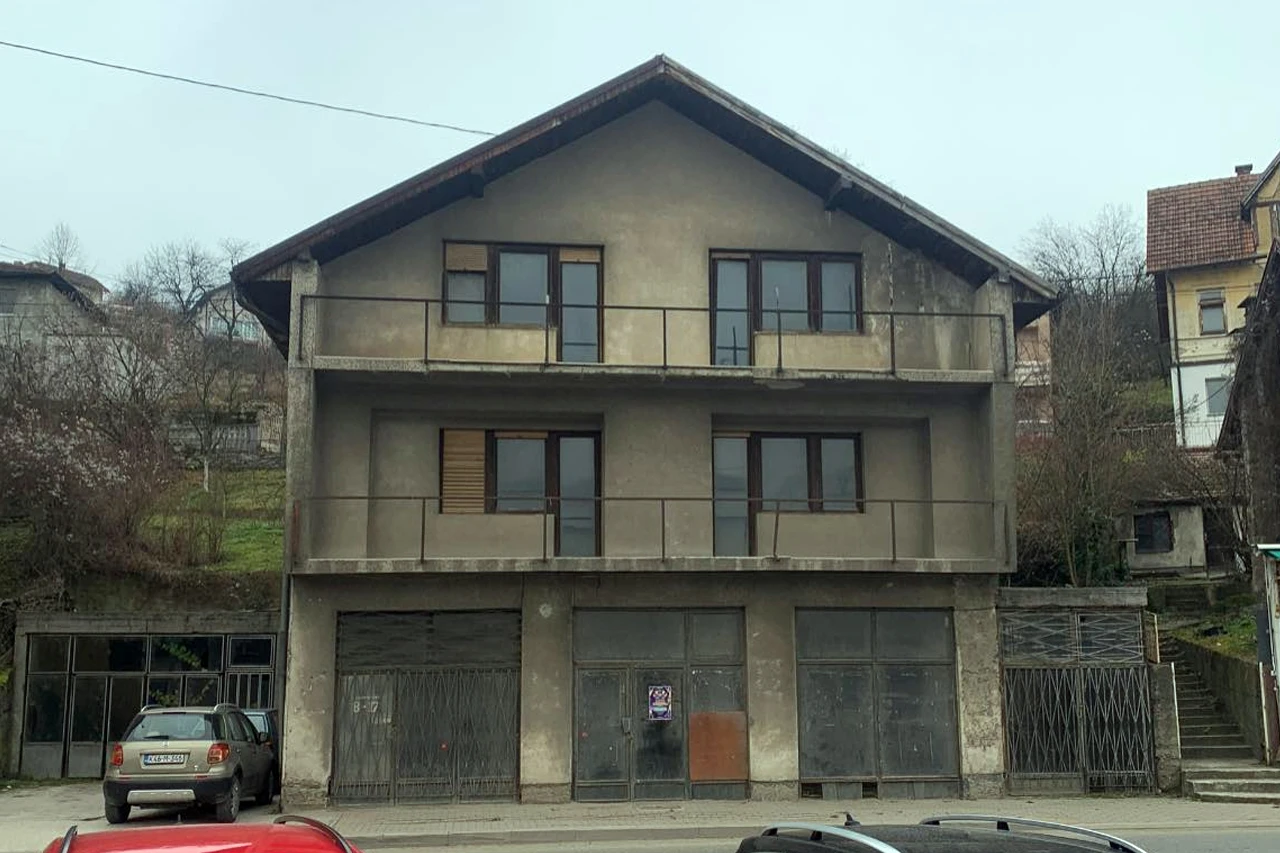 Nasilno uklonjena zastava hrvatskog naroda s obiteljske kuće u Kiseljaku