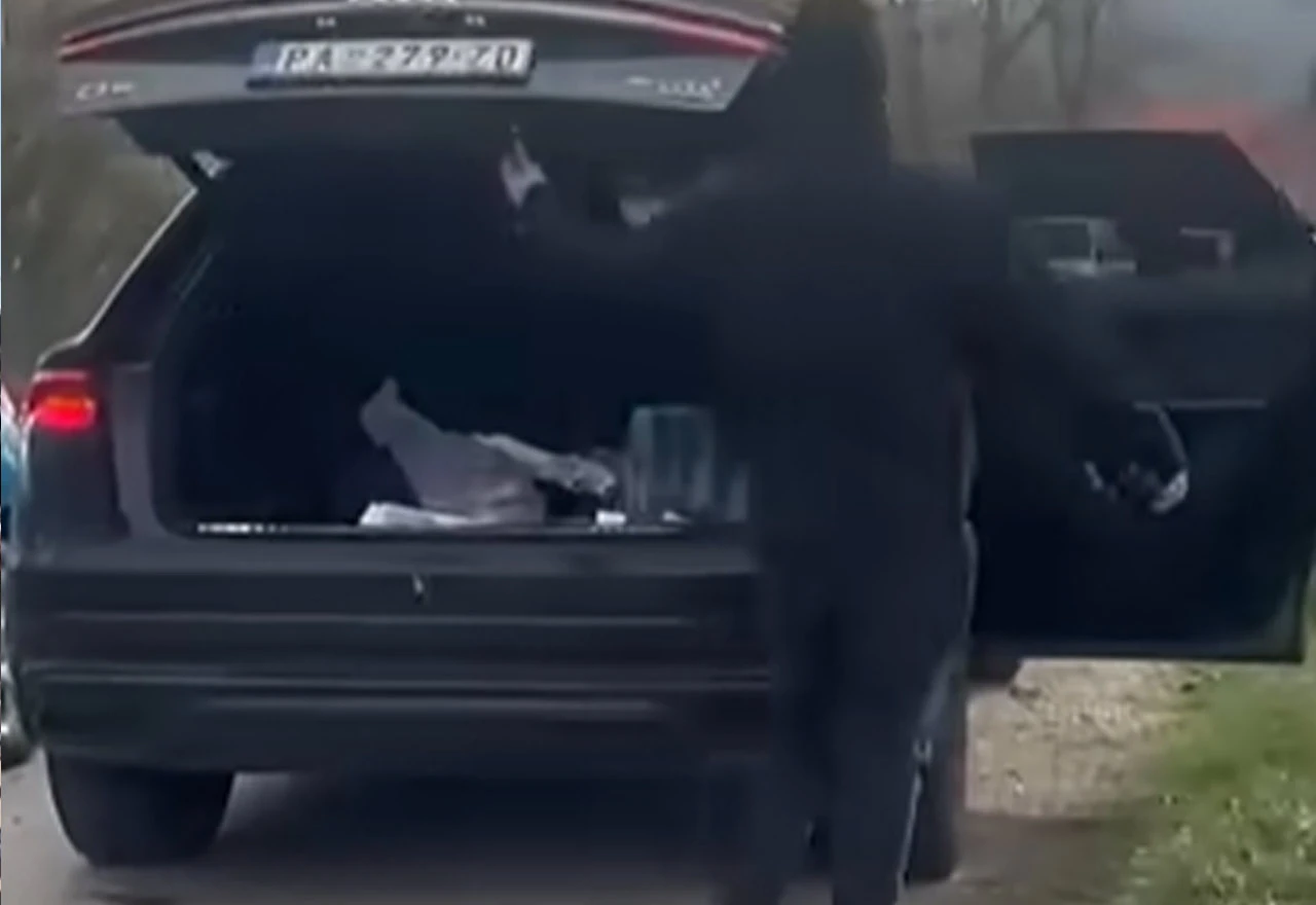 VIDEO | Sjekirom napadnuti novinari i studenti u Boru, ima ozlijeđenih