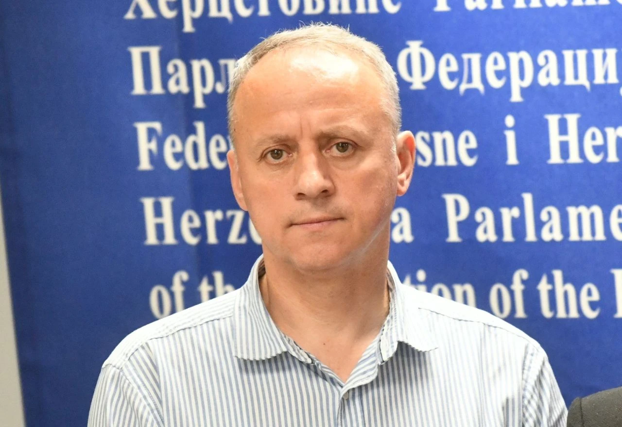 SIP BiH kaznio zastupnika Parlamenta s 5.000 KM zbog zlouporabe djece