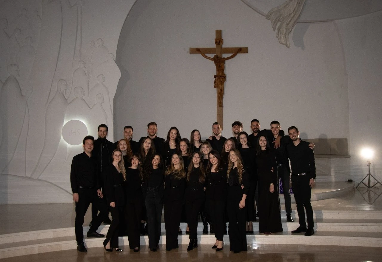 VIDEO | Zbor mladih Amadeus snimio obradu Psalma 22: "Bože moj, zašto si me ostavio?"