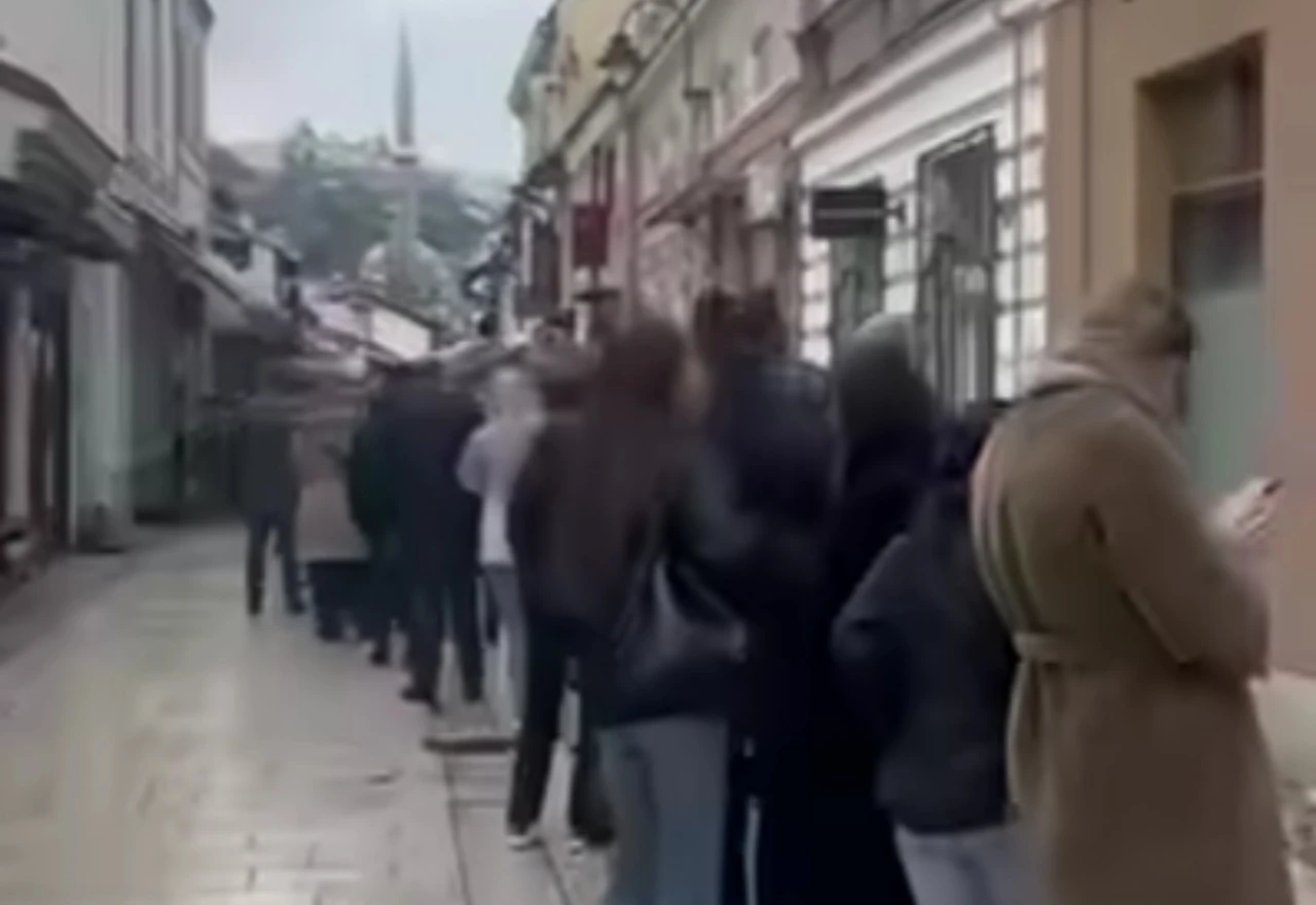 VIDEO | Kilometarski redovi za kupovinu ulaznica za koncert Dine Merlina