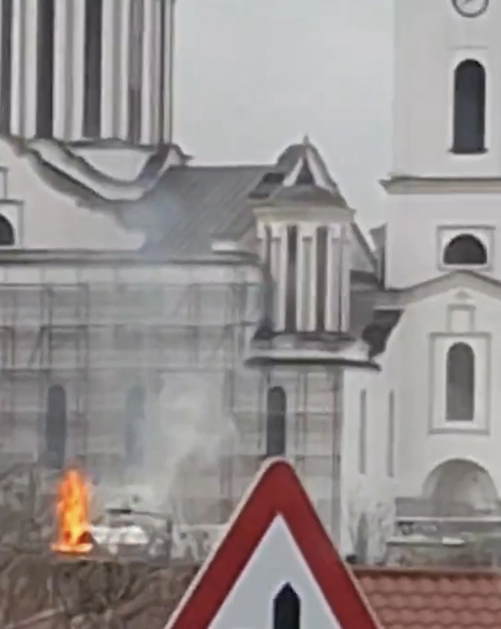 VIDEO | Ugašen požar u blizini Saborne crkve Svete Trojice