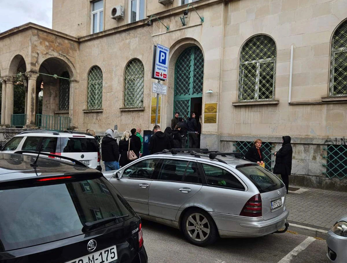 Mostarci opet čekali zadnji dan