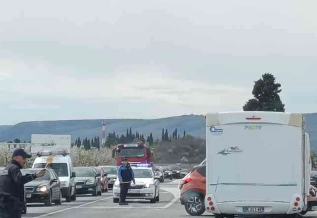 Jedna osoba ozlijeđena u nesreći na M-17 u Mostaru