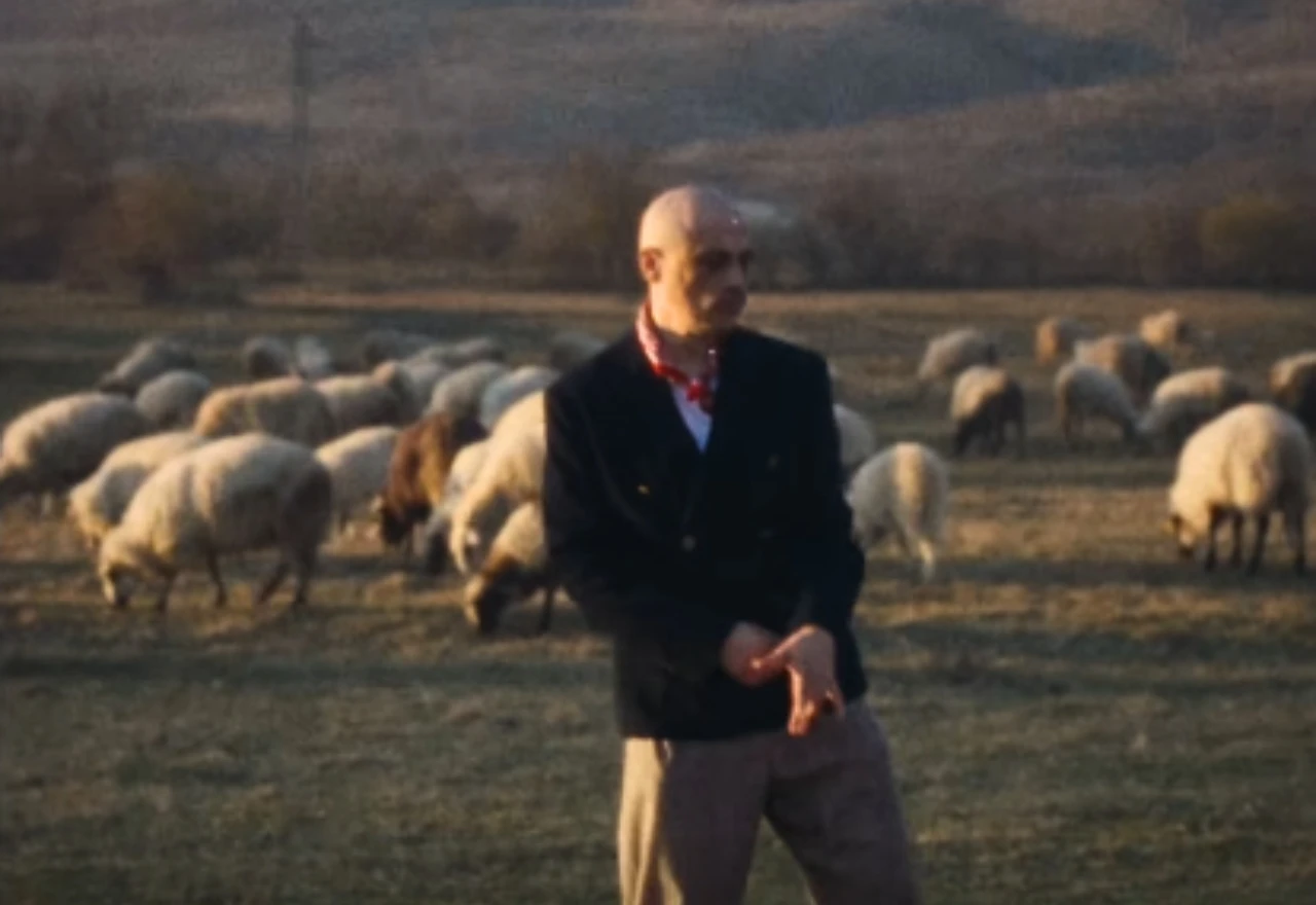 VIDEO | Zoster najavio novi singl "Dok si spavao"