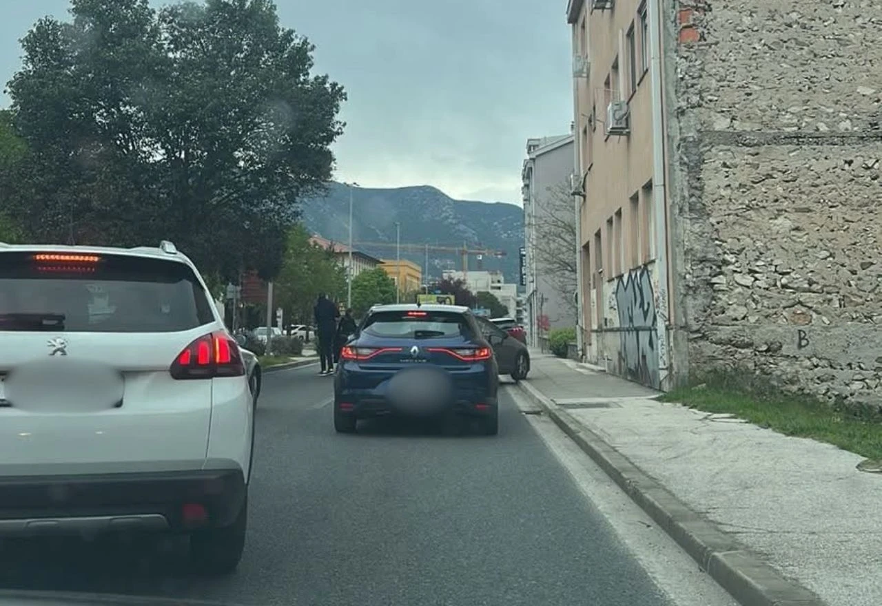 Sudar dva vozila na Bulevaru