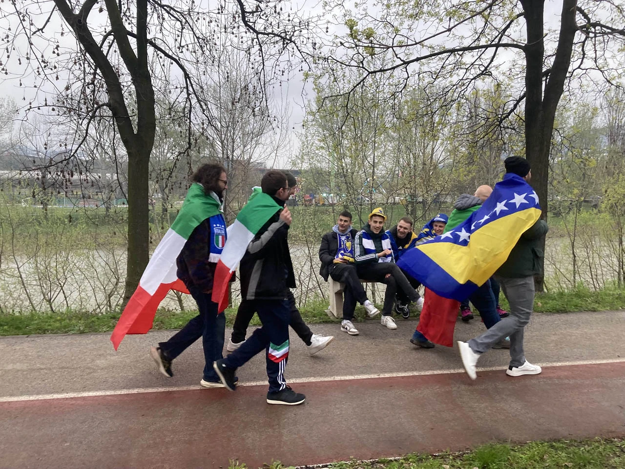 VIDEO | FOTO : Donosimo atmosferu s ulica Zenice pred početak velike utakmice s Italijom