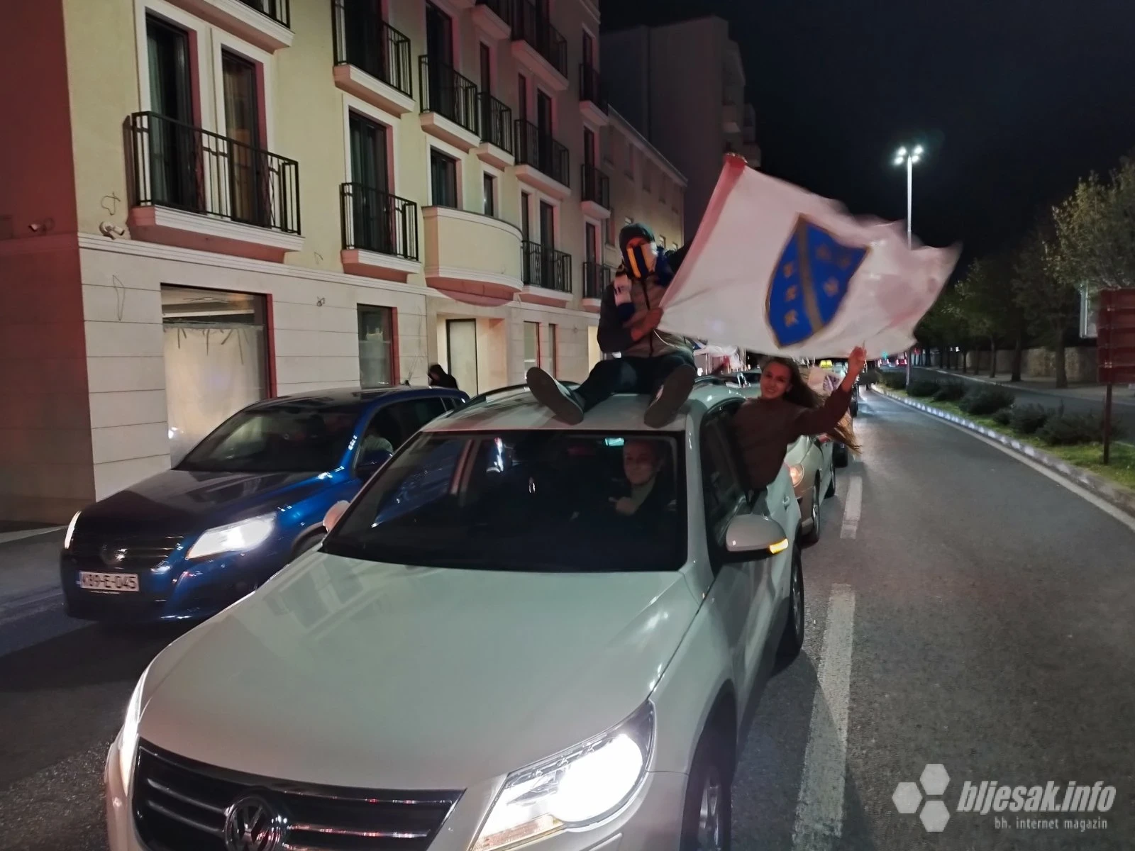 Ludnica na Bulevaru nakon pobjede Zmajeva