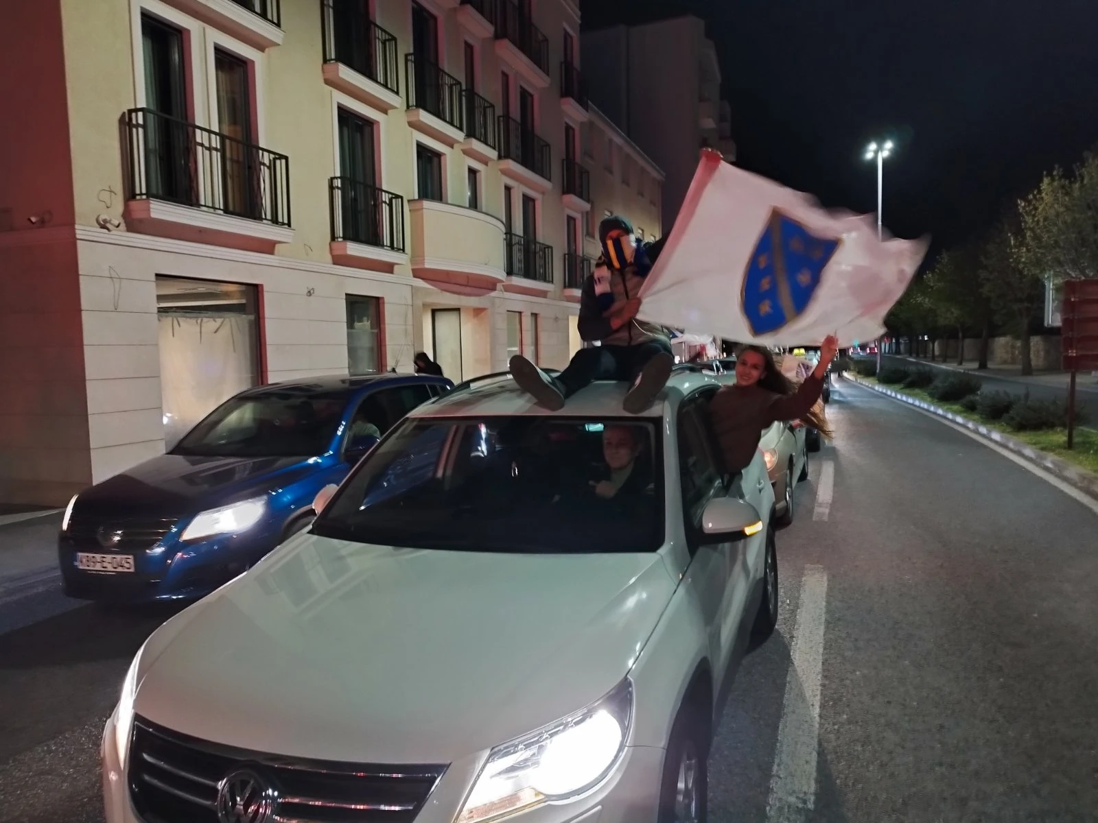 Ludnica na Bulevaru nakon pobjede Zmajeva